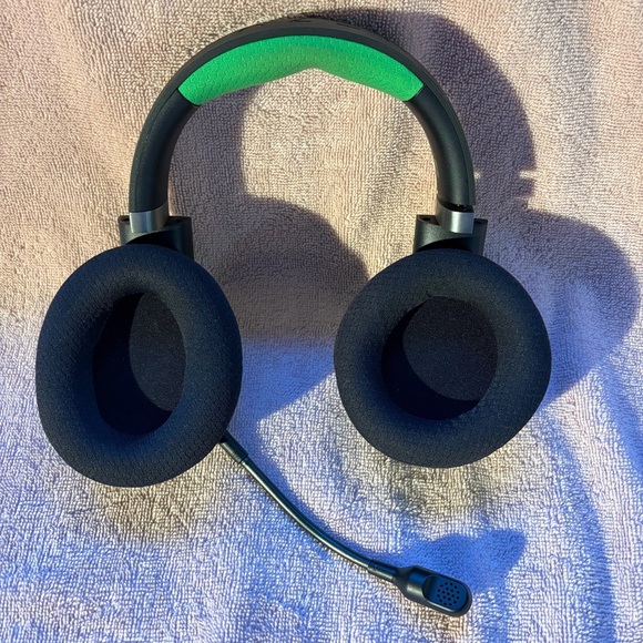 Wireless Razer Headset with Mic - Picture 3 of 4